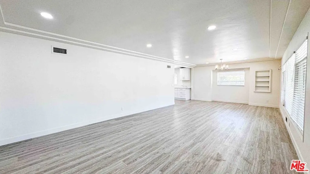 565 W El Morado Court