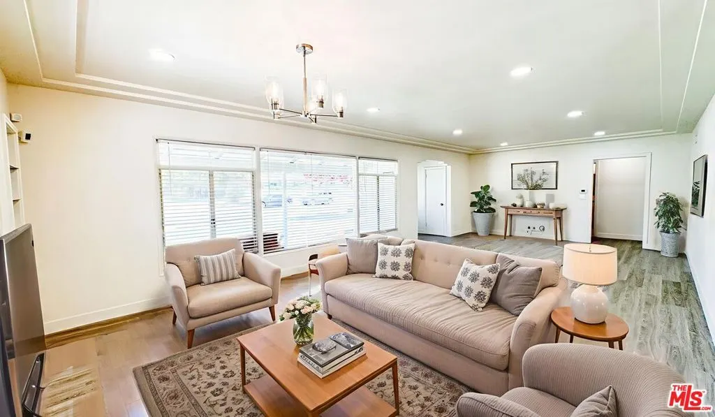 565 W El Morado Court