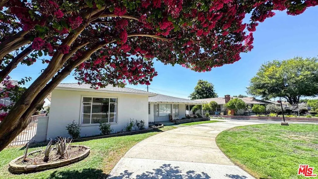 565 W El Morado Court
