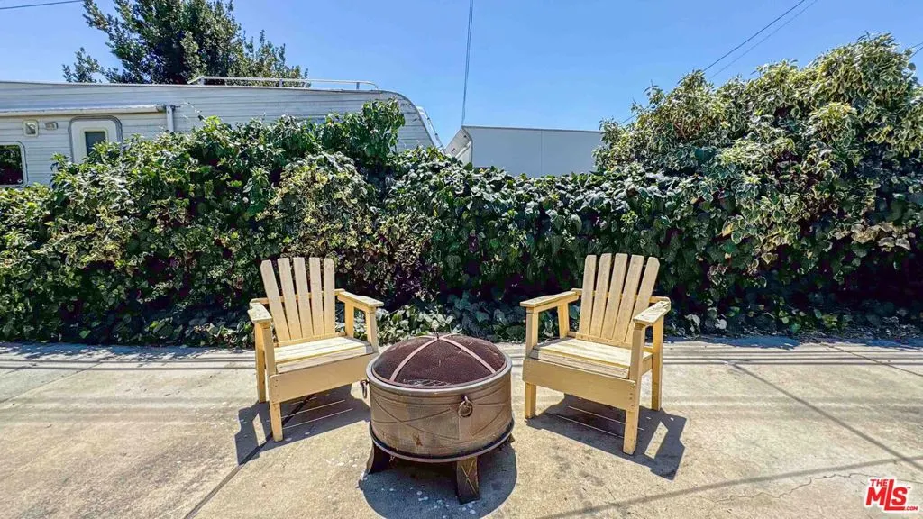 565 W El Morado Court