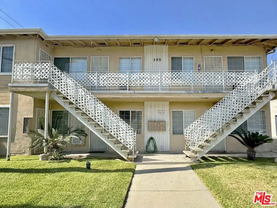 305 E Navilla Place