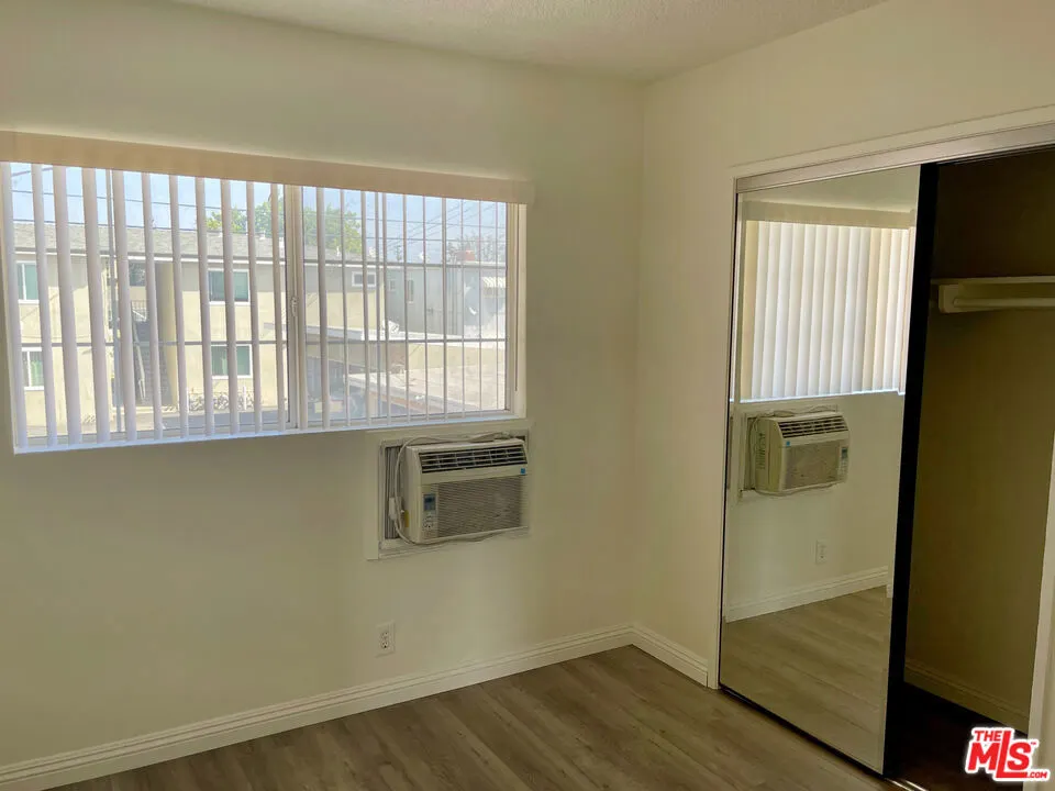 305 E Navilla Place