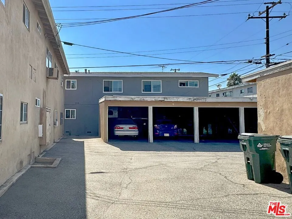 305 E Navilla Place