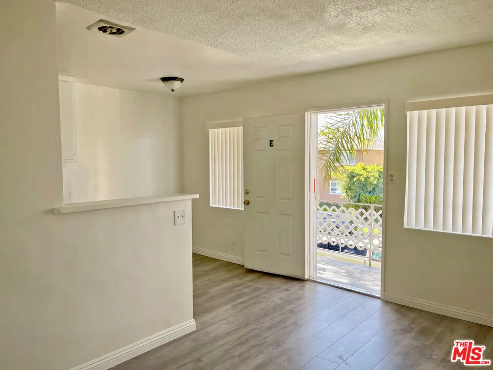 305 E Navilla Place