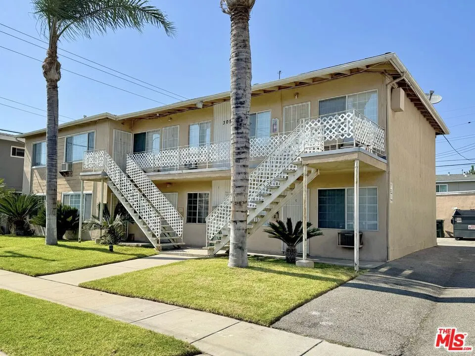 305 E Navilla Place