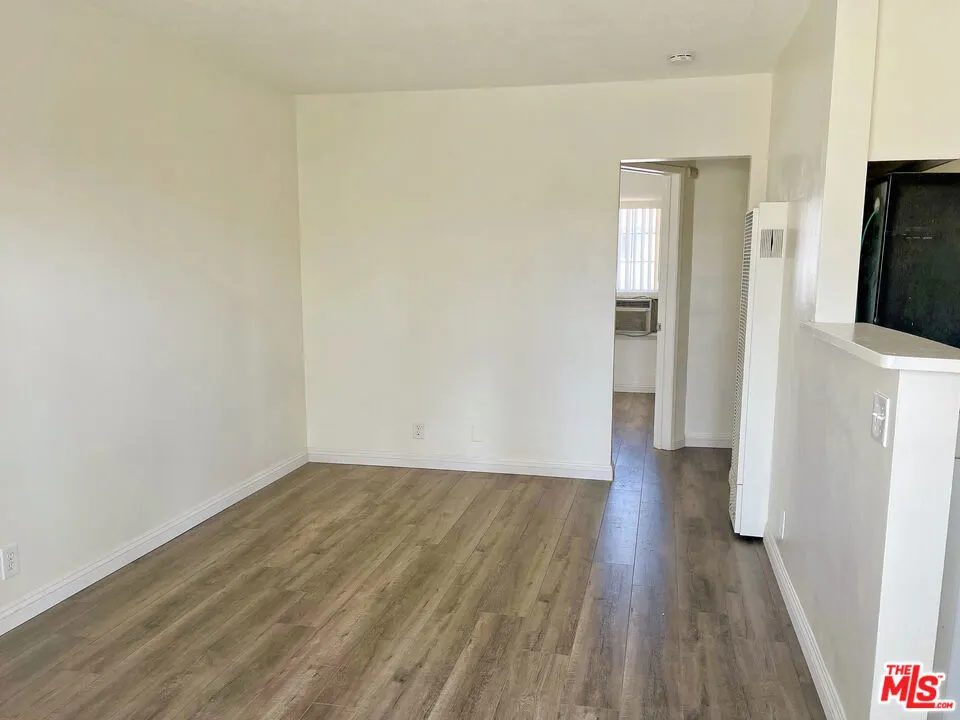 305 E Navilla Place