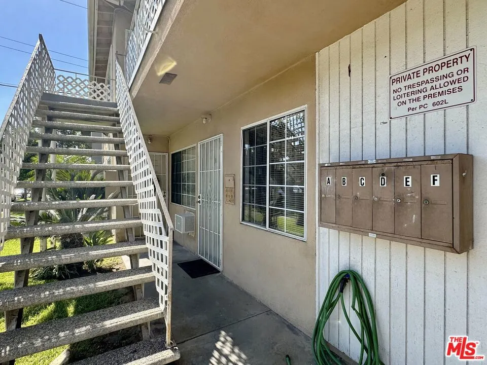 305 E Navilla Place