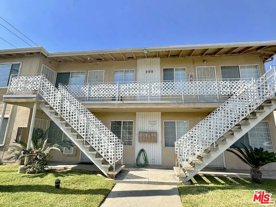 305 E Navilla Place
