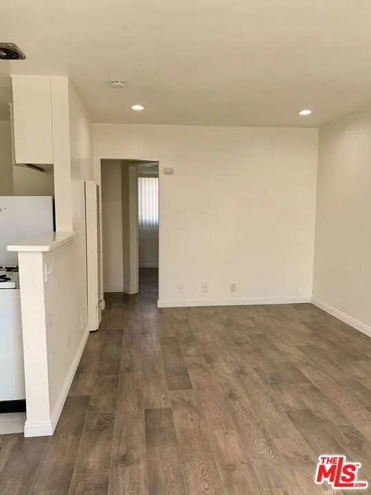 305 E Navilla Place