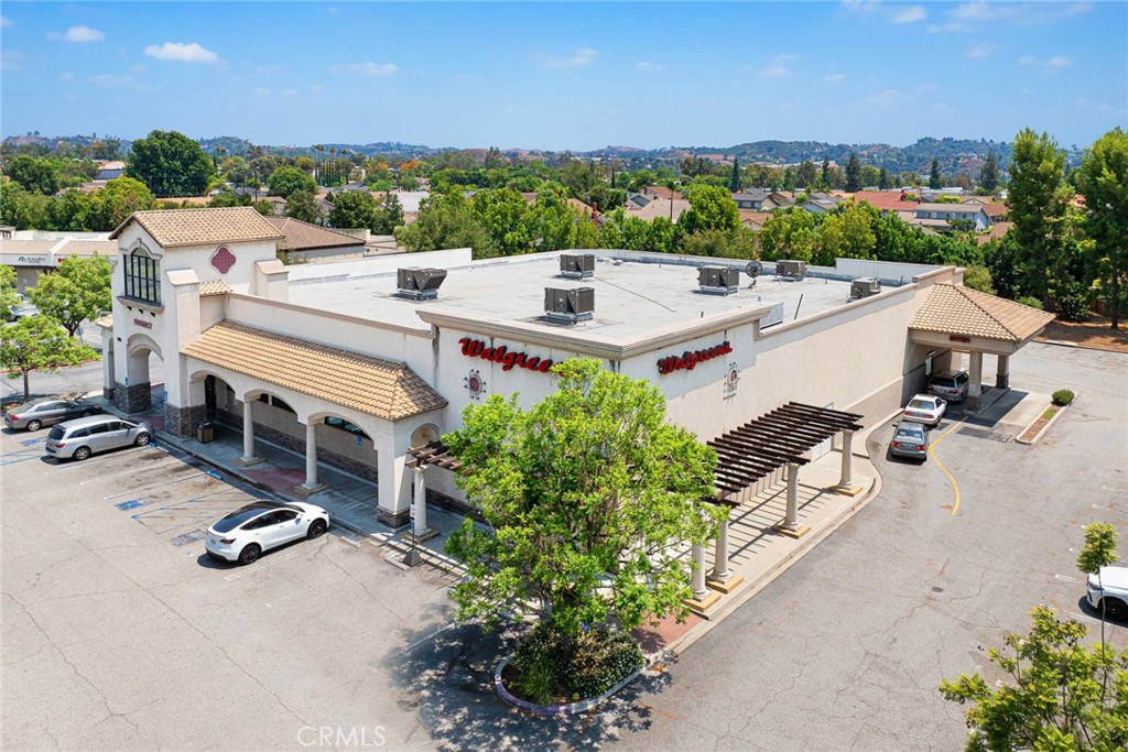 1086 W Arrow