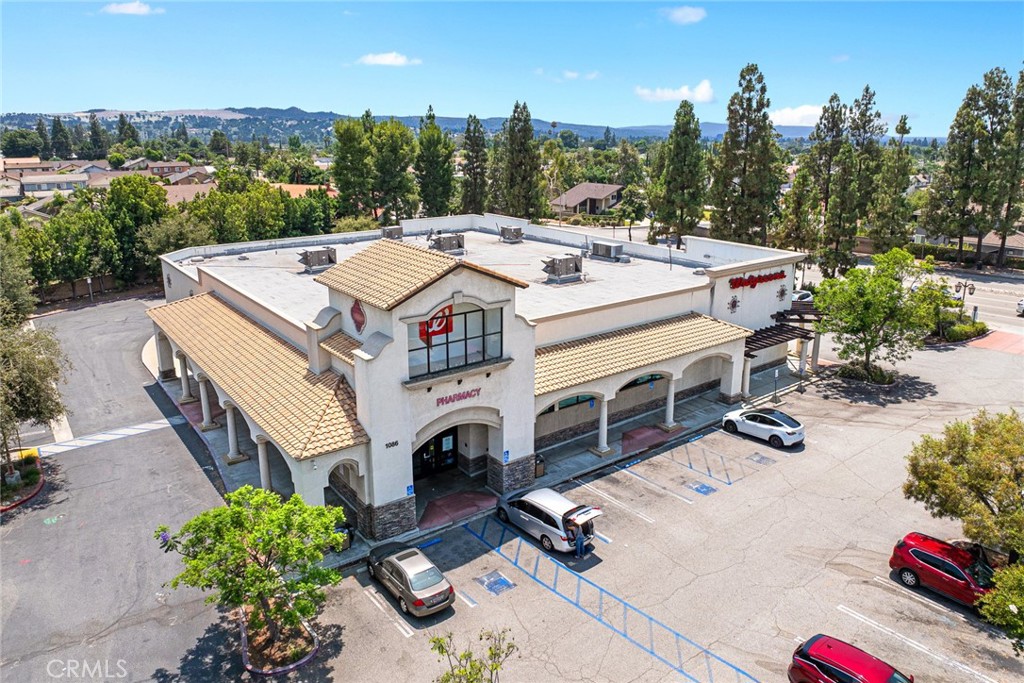 1086 W Arrow
