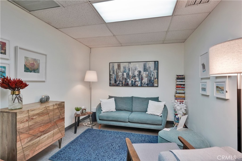 425 W Bonita Avenue