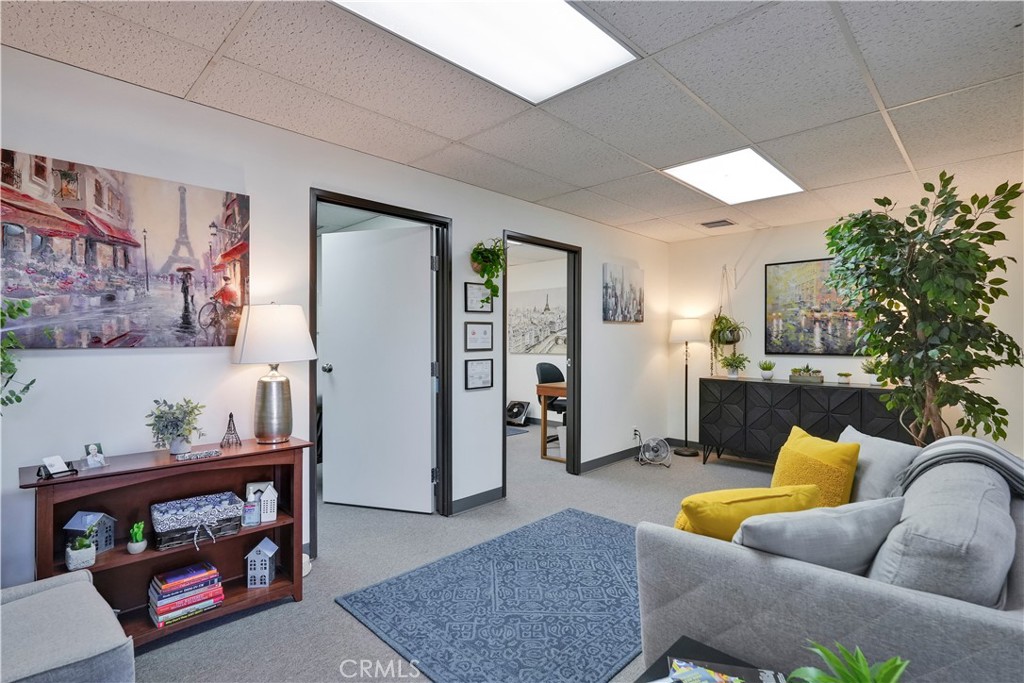 425 W Bonita Avenue
