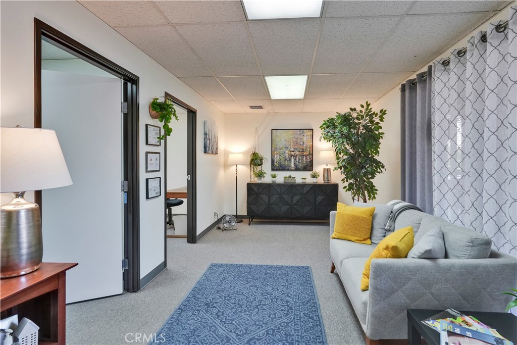 425 W Bonita Avenue