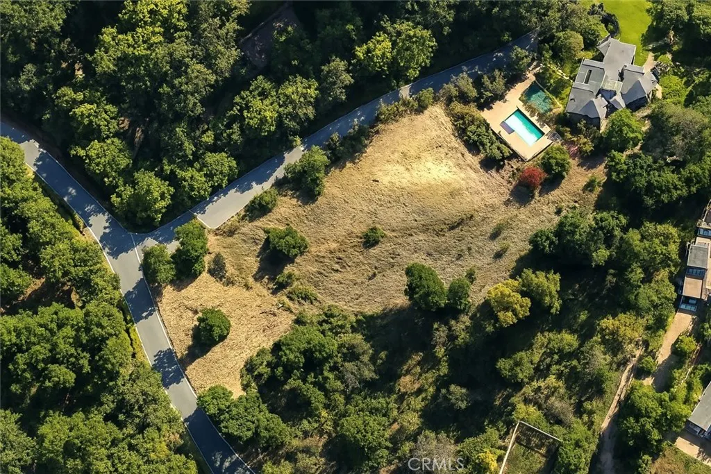 1826 Bluebird Road