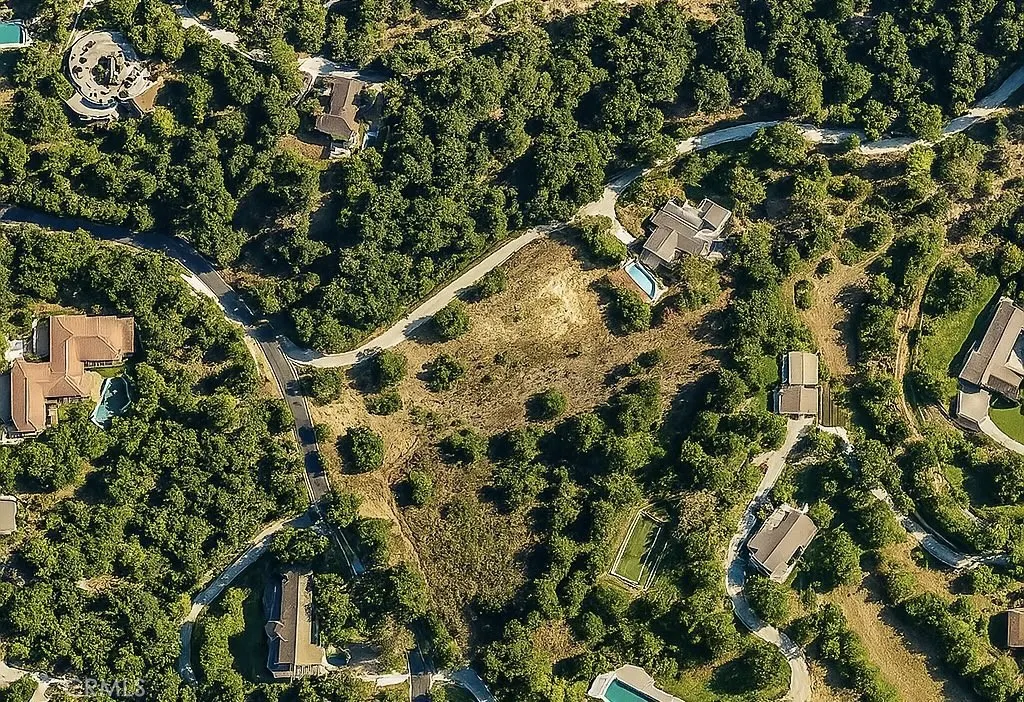 1826 Bluebird Road