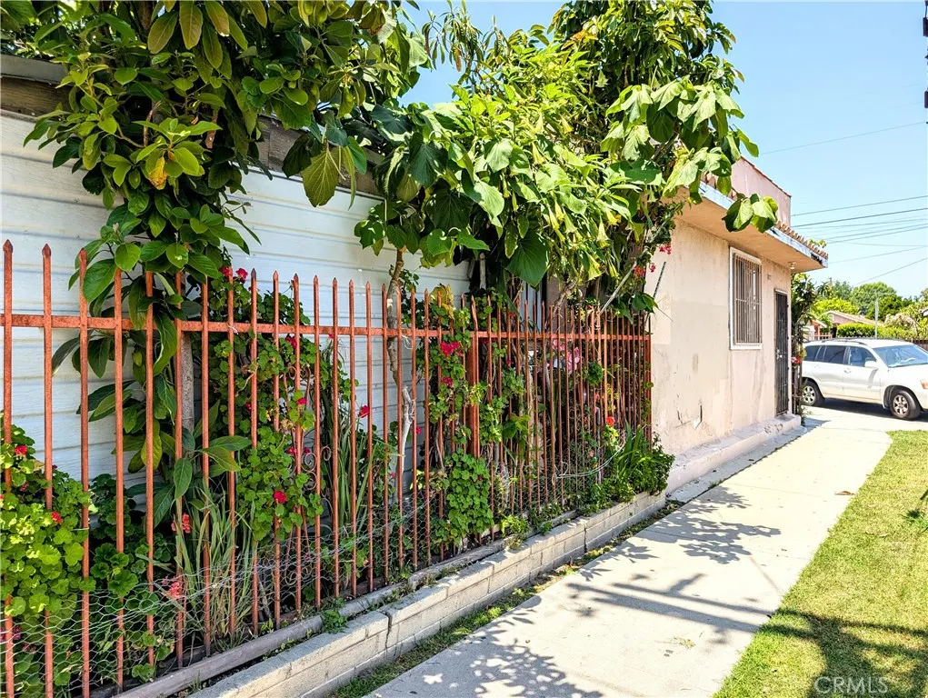 3827 Pine Avenue