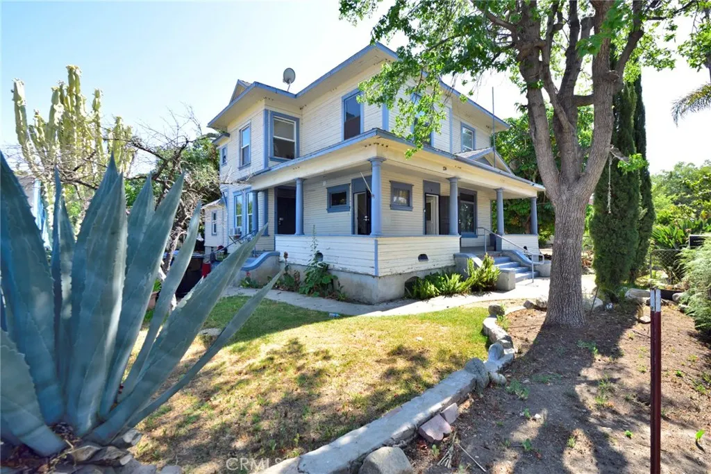 724 W 2nd Street