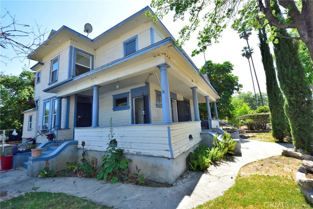 724 W 2nd Street