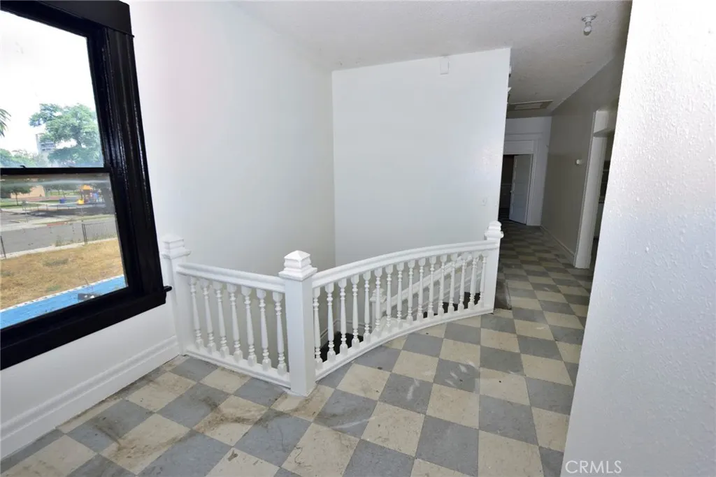 724 W 2nd Street
