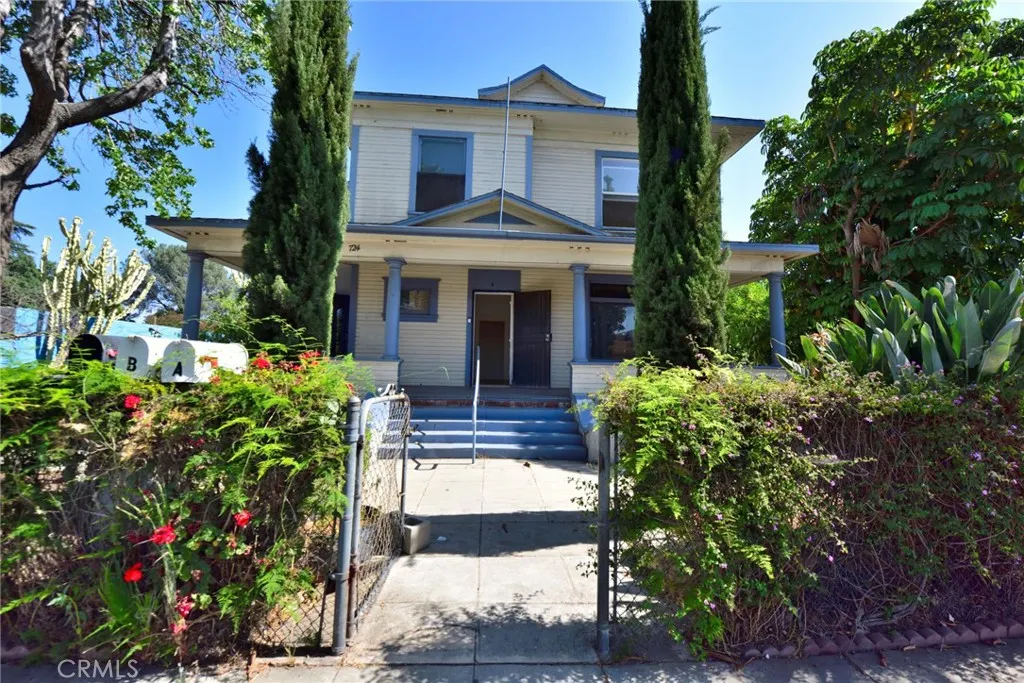 724 W 2nd Street