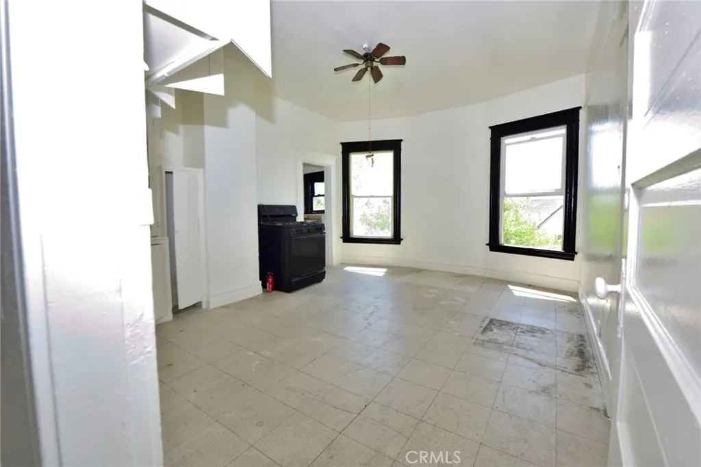 724 W 2nd Street