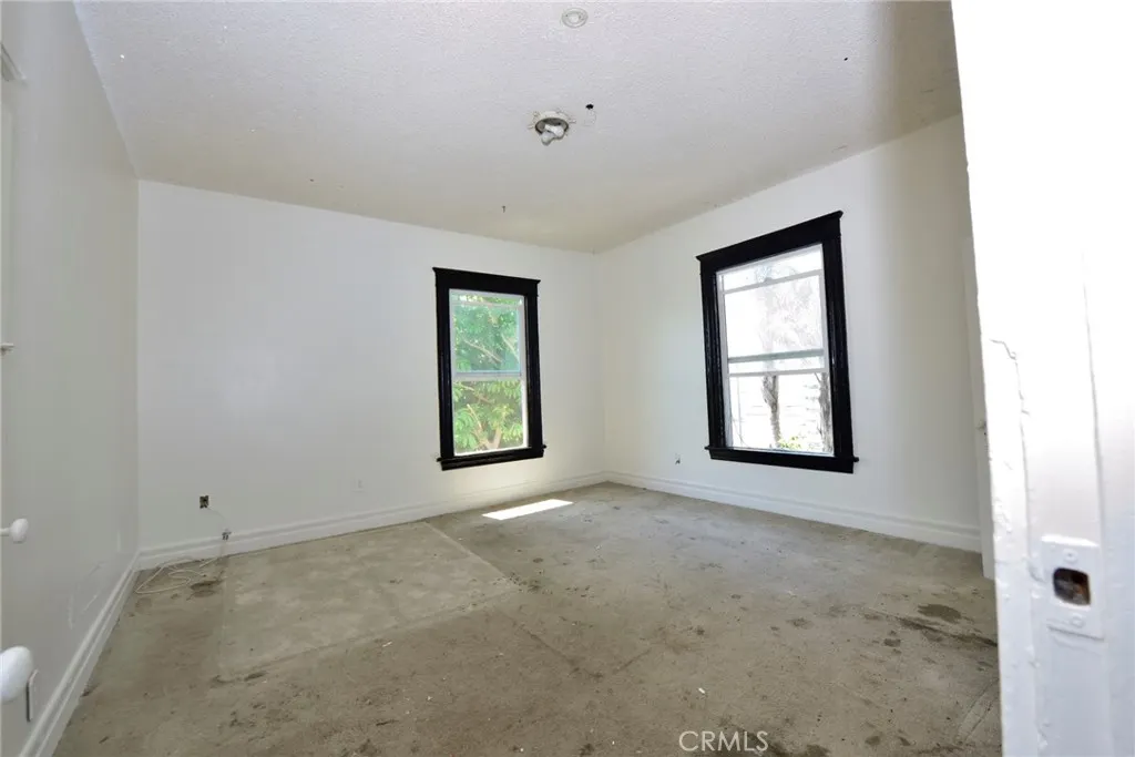 724 W 2nd Street