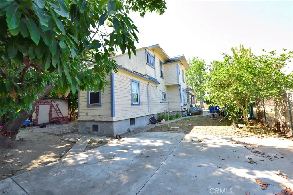 724 W 2nd Street