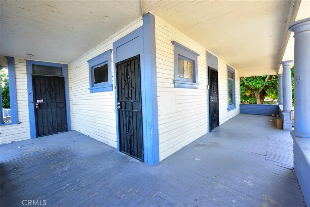 724 W 2nd Street