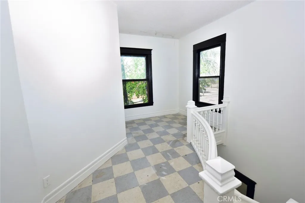 724 W 2nd Street