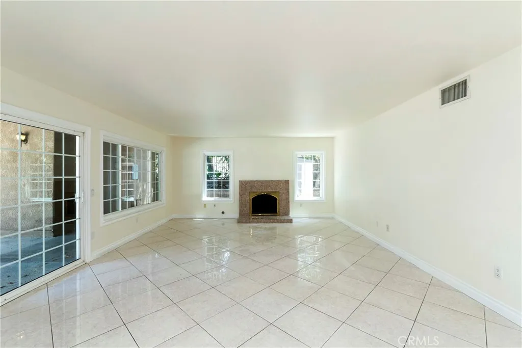 3025 E Hillside Drive