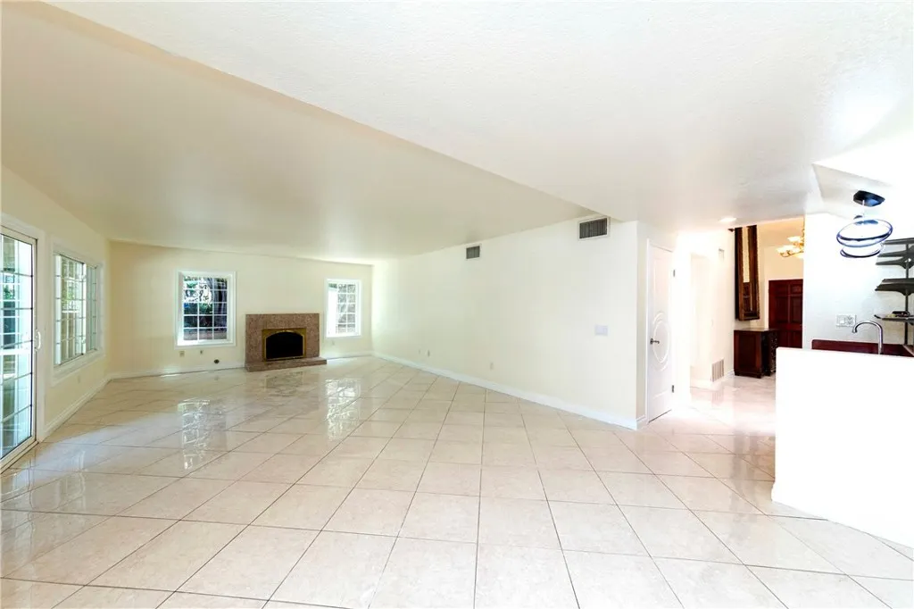 3025 E Hillside Drive