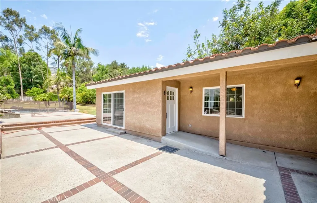 3025 E Hillside Drive