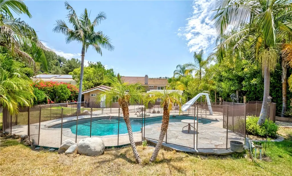 3025 E Hillside Drive
