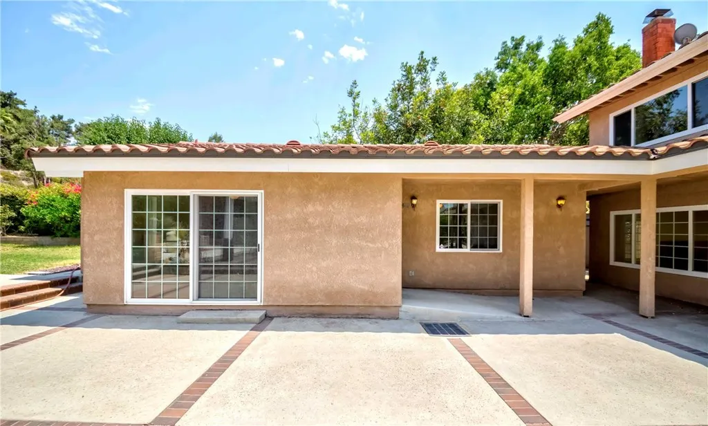 3025 E Hillside Drive