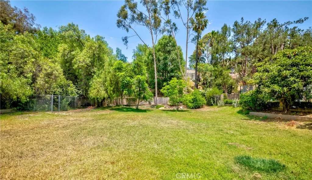 3025 E Hillside Drive