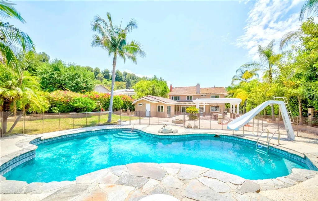 3025 E Hillside Drive