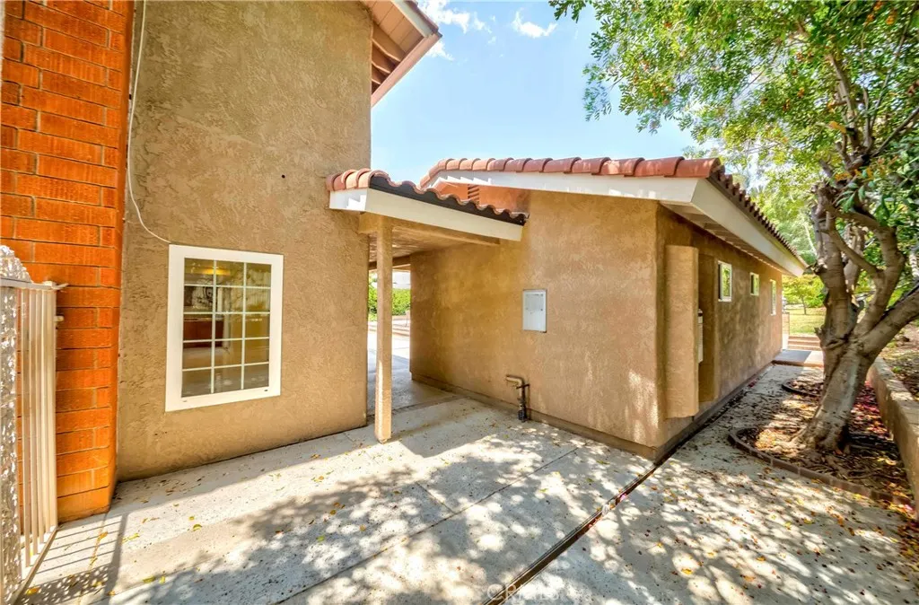 3025 E Hillside Drive