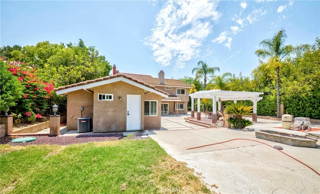 3025 E Hillside Drive