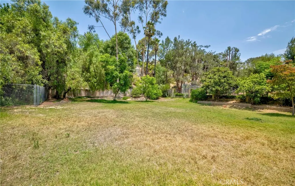 3025 E Hillside Drive