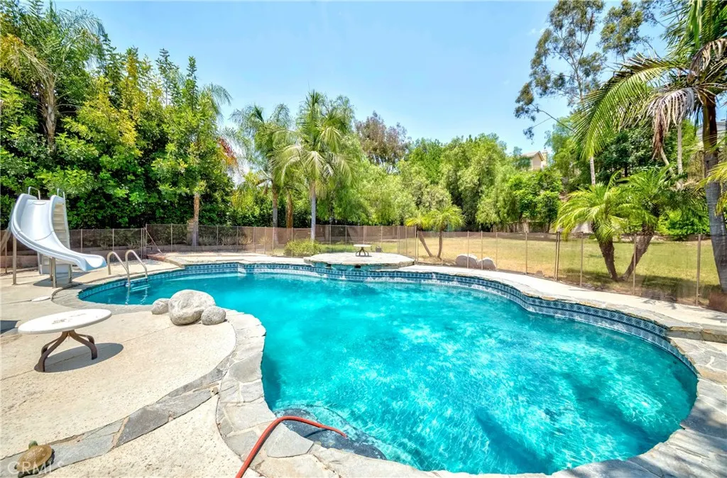 3025 E Hillside Drive