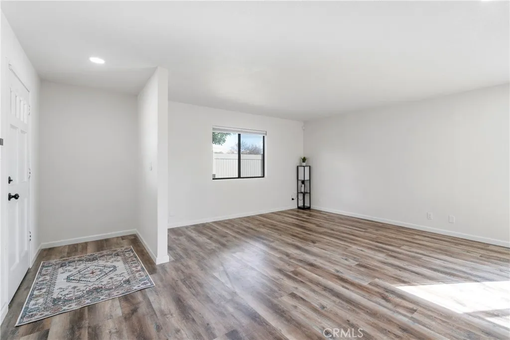 700 W 2nd Street
