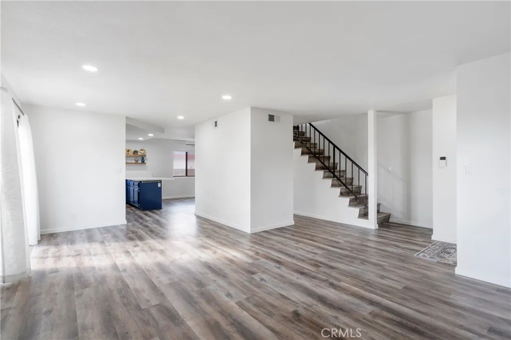700 W 2nd Street