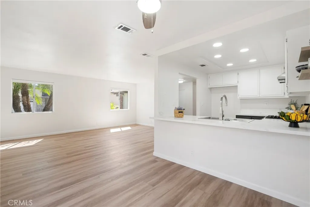 700 W 2nd Street