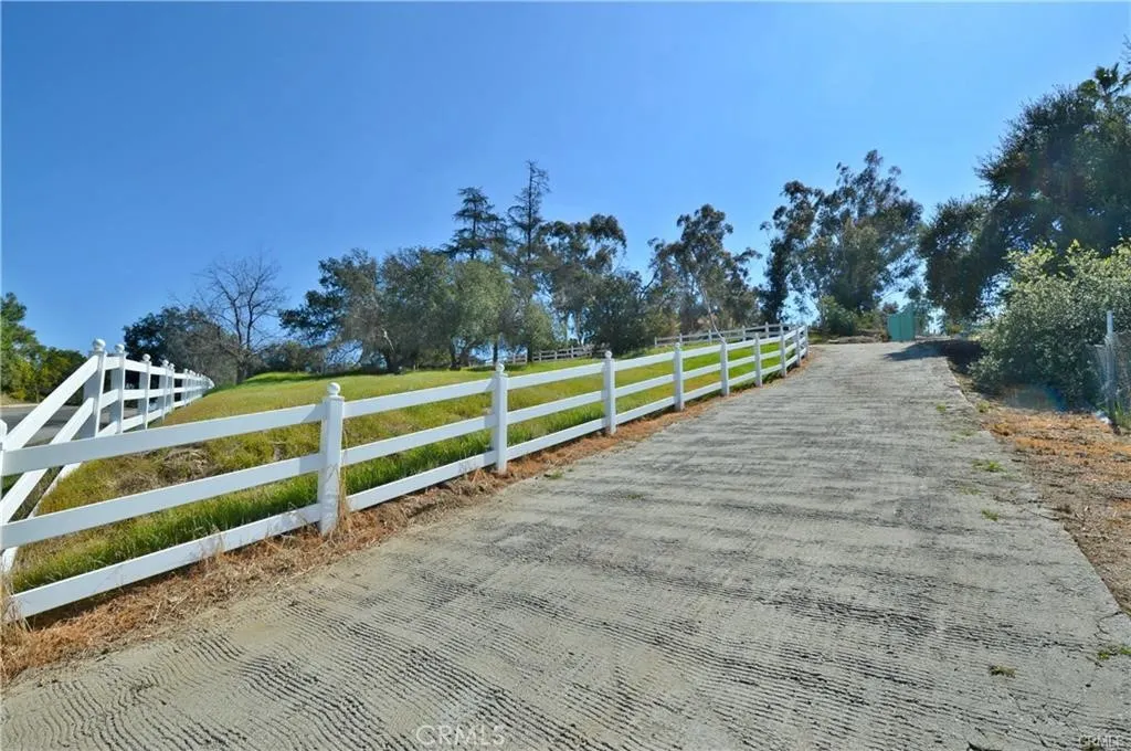 402 DE ANZA HEIGHTS  DR