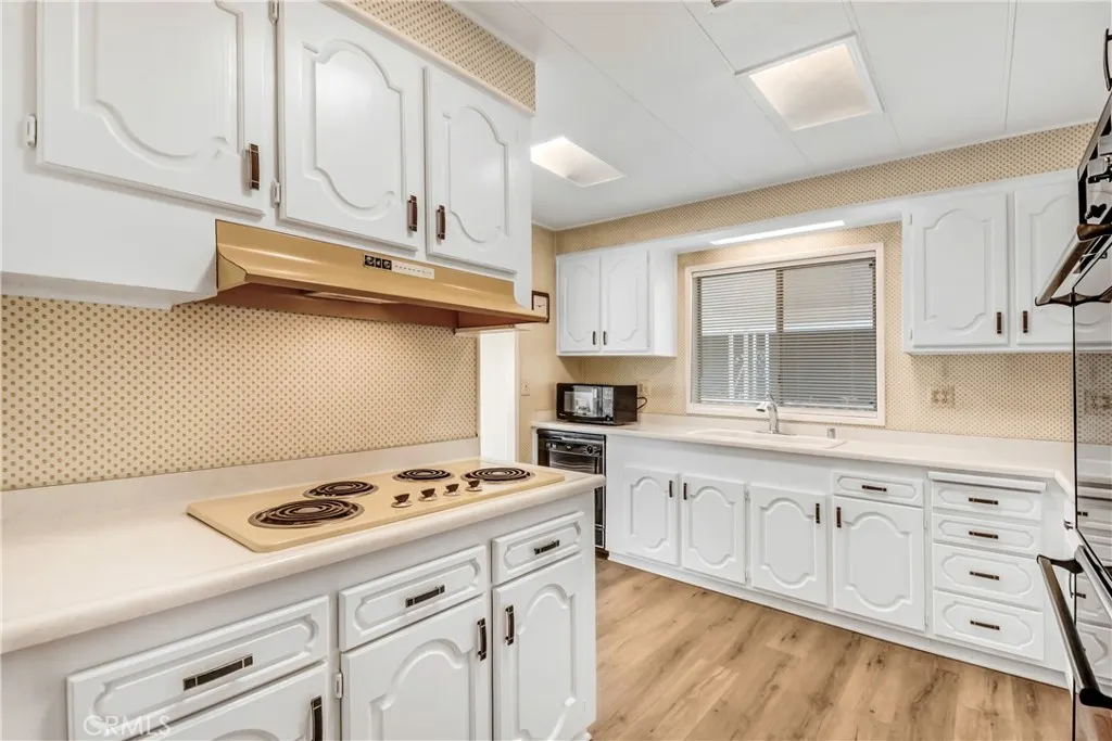 4095 Fruit Street, #411