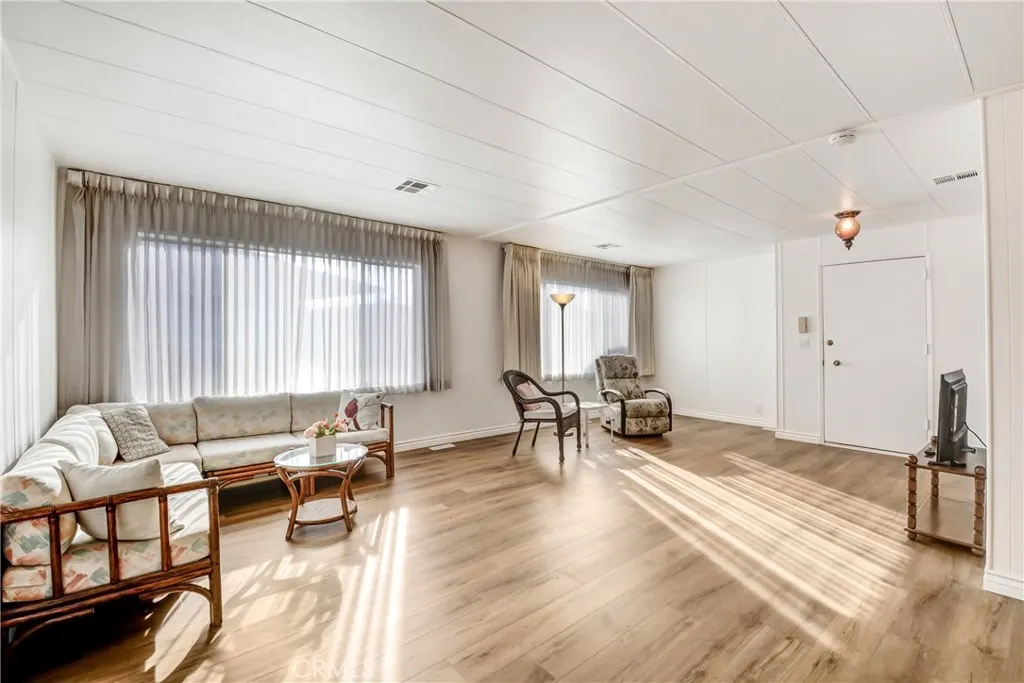 4095 Fruit Street, #411