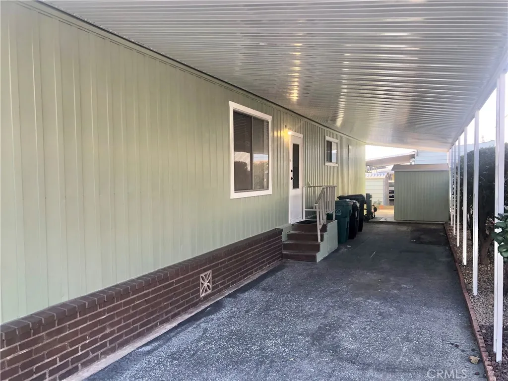4095 Fruit Street, #411