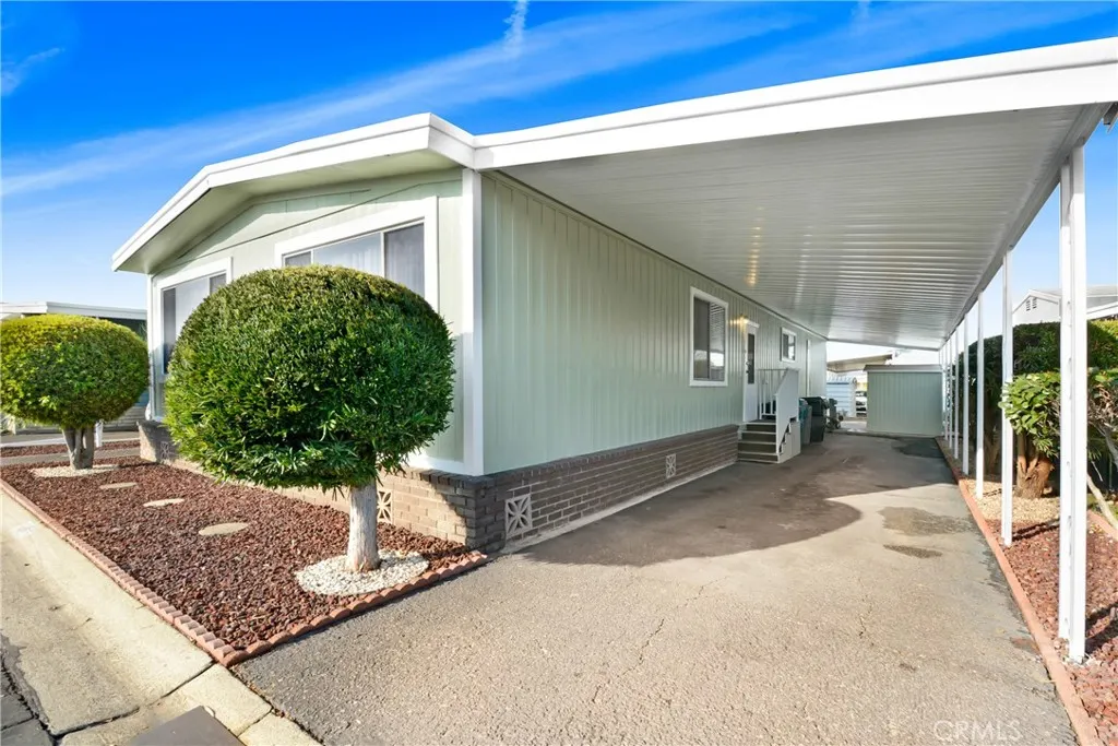 4095 Fruit Street, #411
