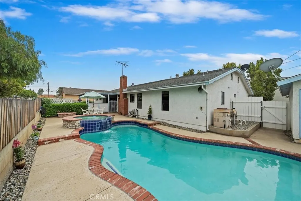 4423 N Sunflower Avenue